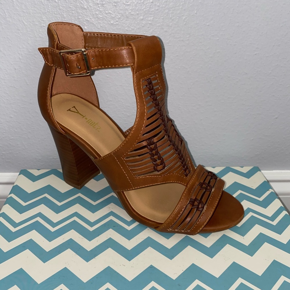 🤩4/$15🥳 brown heels - Picture 3 of 3